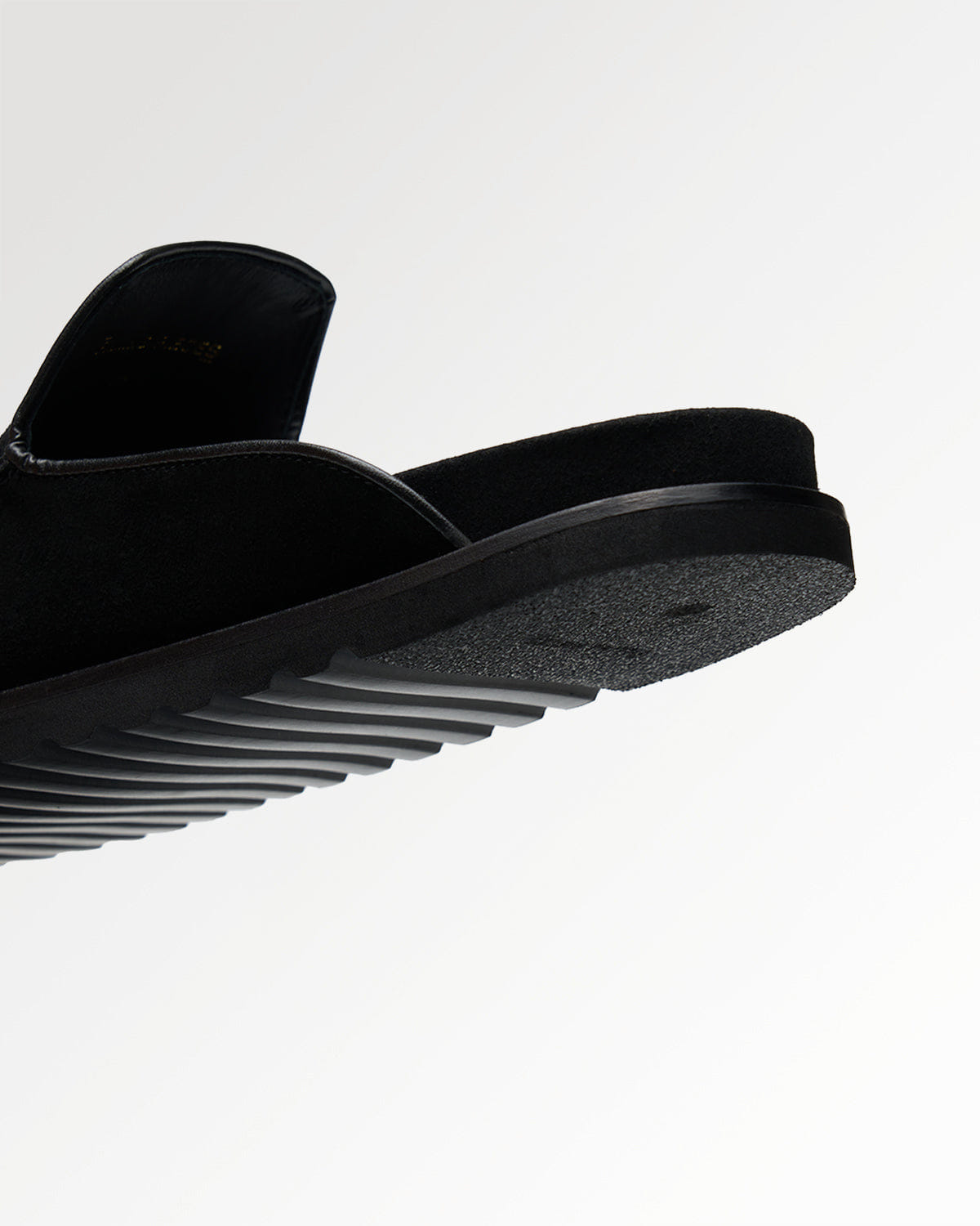 Trend Maven Clog Suede Black