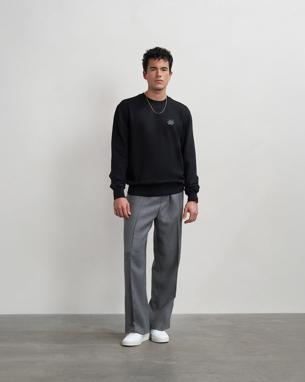Conventional Sweatshirt Embroidered Knot Black