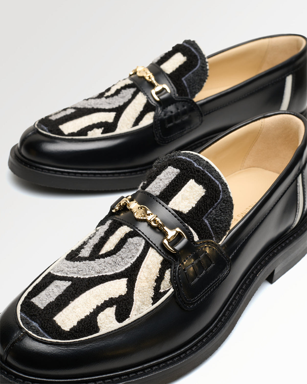 Visionary Loafer Gowtu Black / Off White