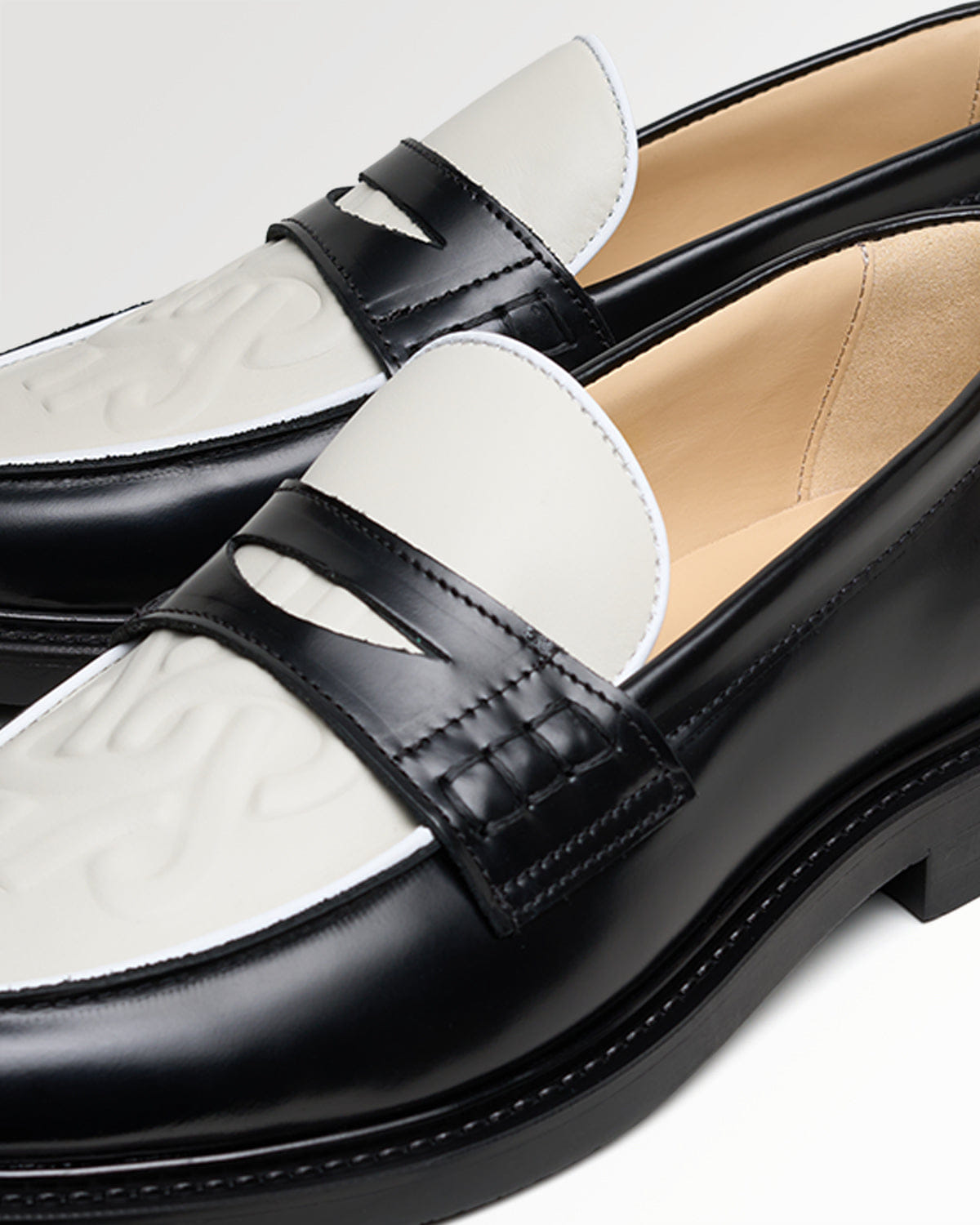 Entry Luxury Loafer Gowtu Solid Off White