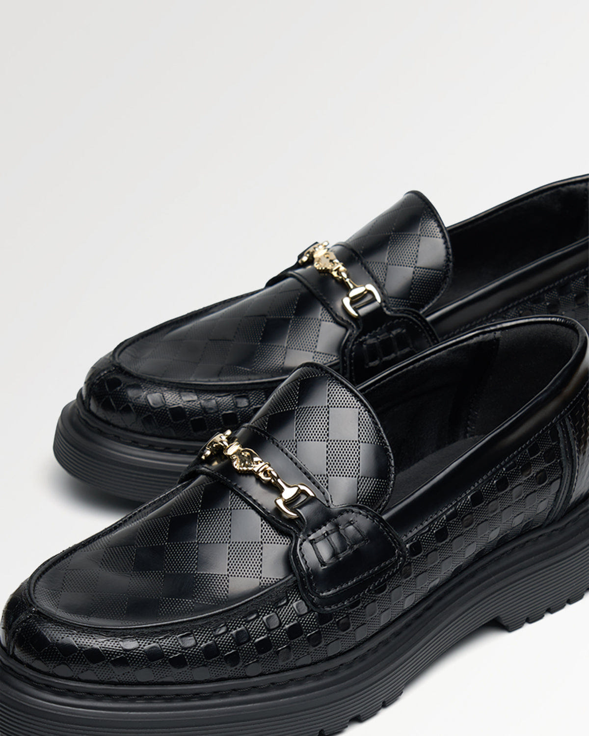 Entry Luxury Loafer Graved Black
