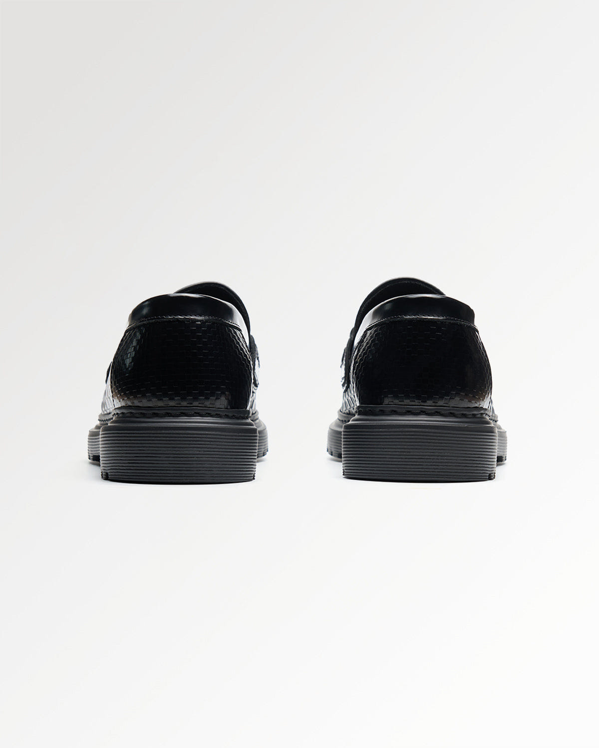 Entry Luxury Loafer Graved Black