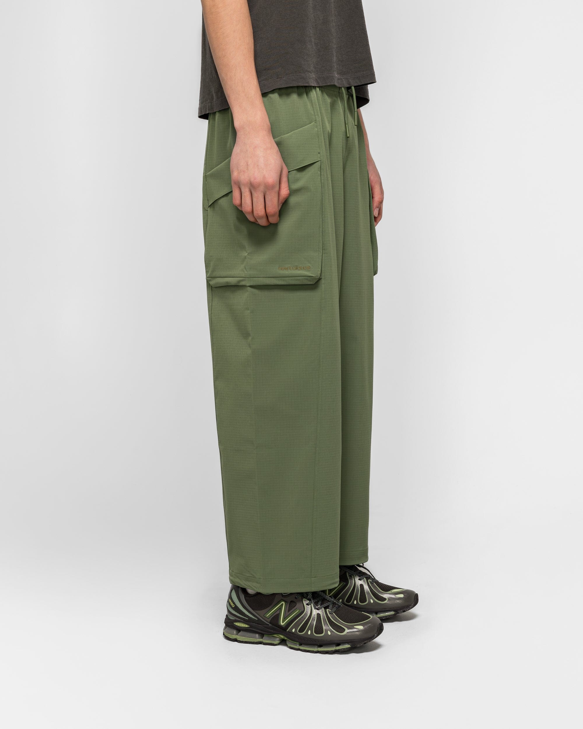 New Balance Cropped Cargo Pant - Utility
