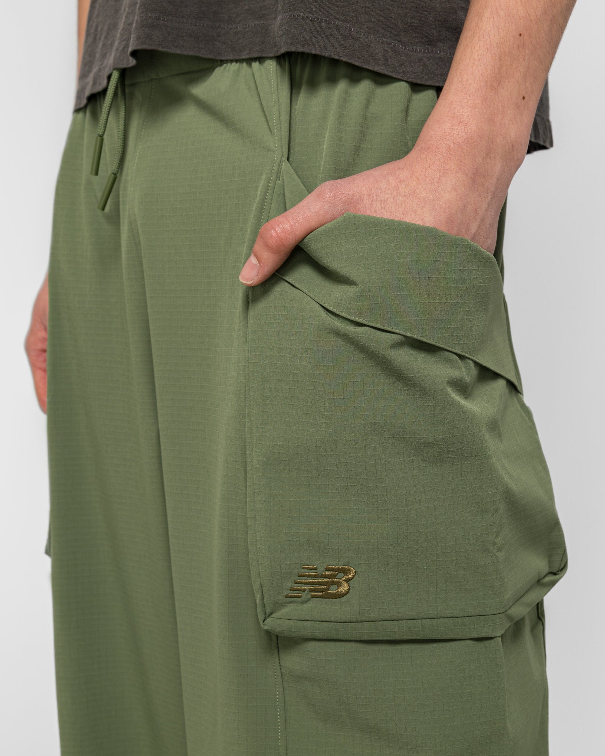 New Balance Cropped Cargo Pant - Utility