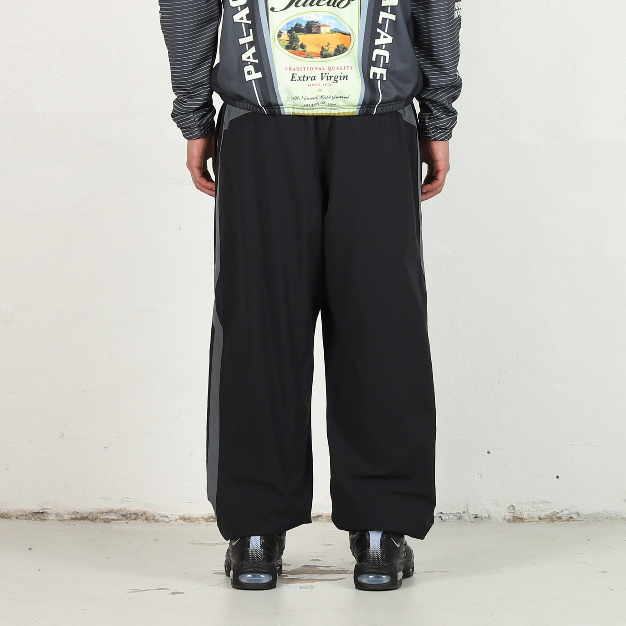 Palace Links Shell Jogger - Black