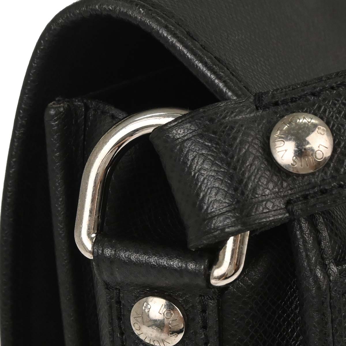 Louis Vuitton 2010 Black Taiga Andrei Shoulder Bag M32482