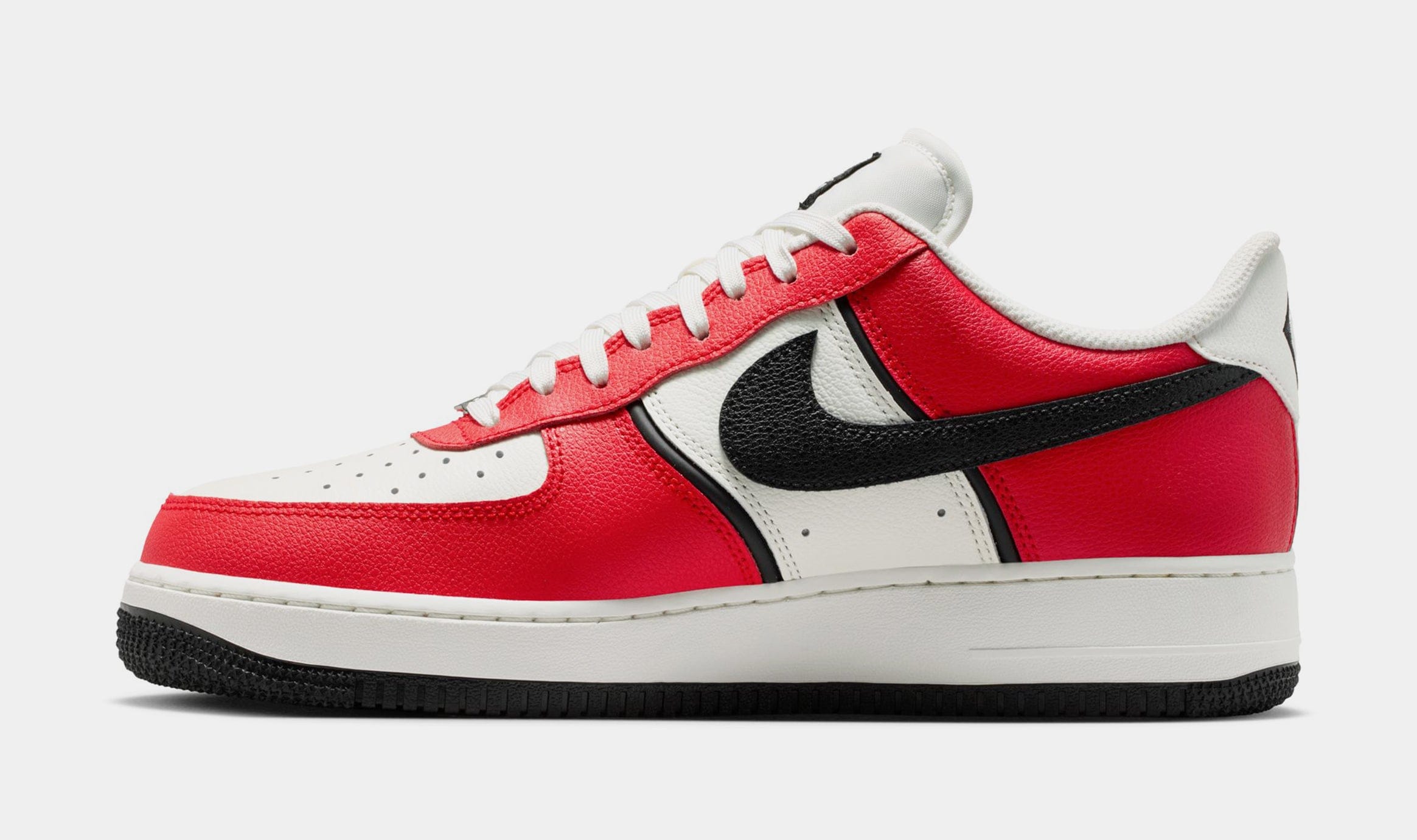 Nike Air Force 1 '07 LV8 Mens Lifestyle Shoes (University Red/Black/Sail)