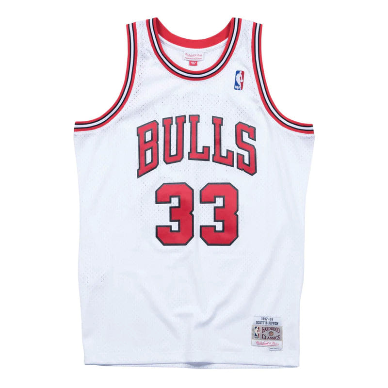 Mitchell & Ness Mens Scottie Pippen Chicago Bulls Swingman Jersey
