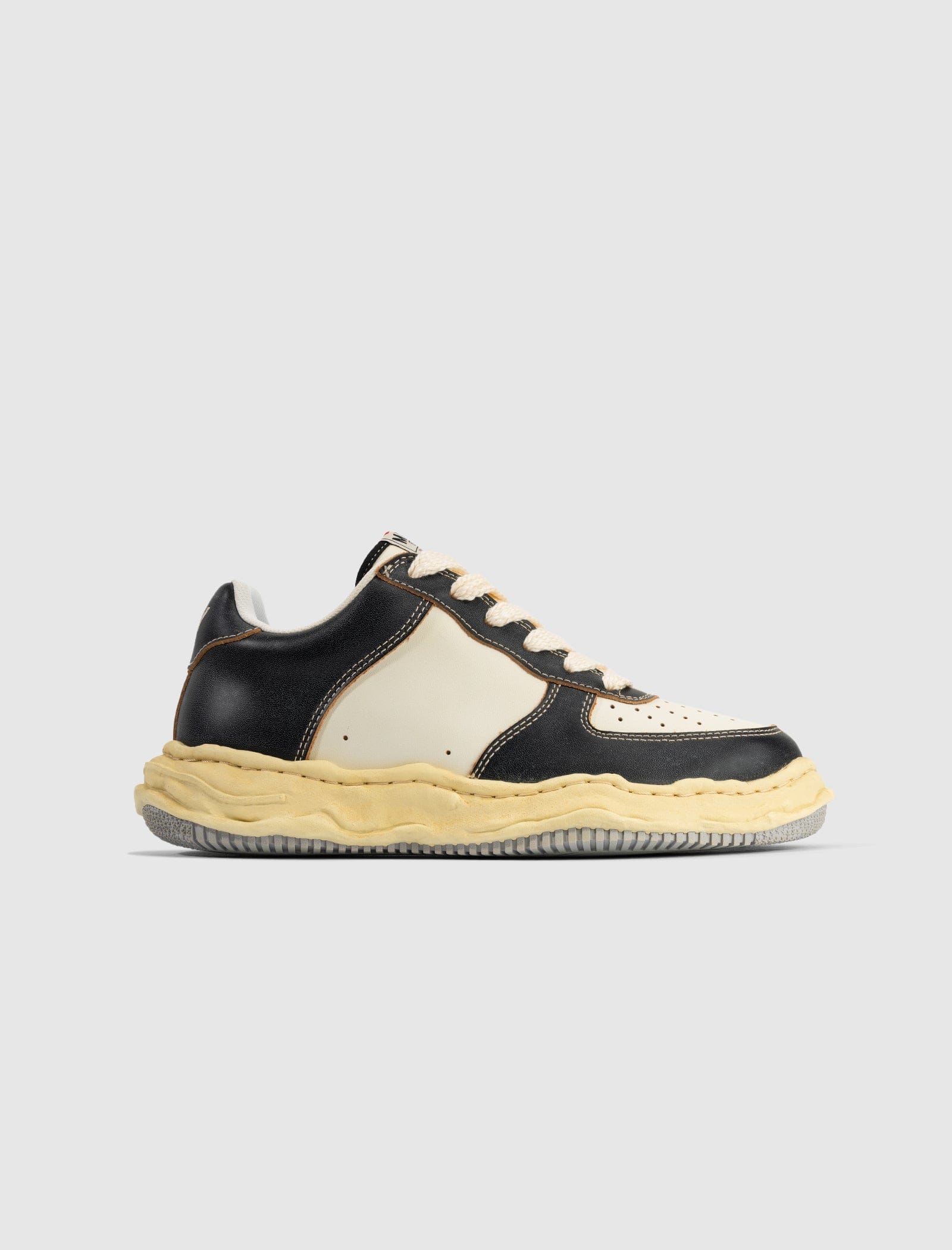 Maison Mihara Yasuhiro WAYNE LOW TOP SNEAKERS "BLACK/WHITE"