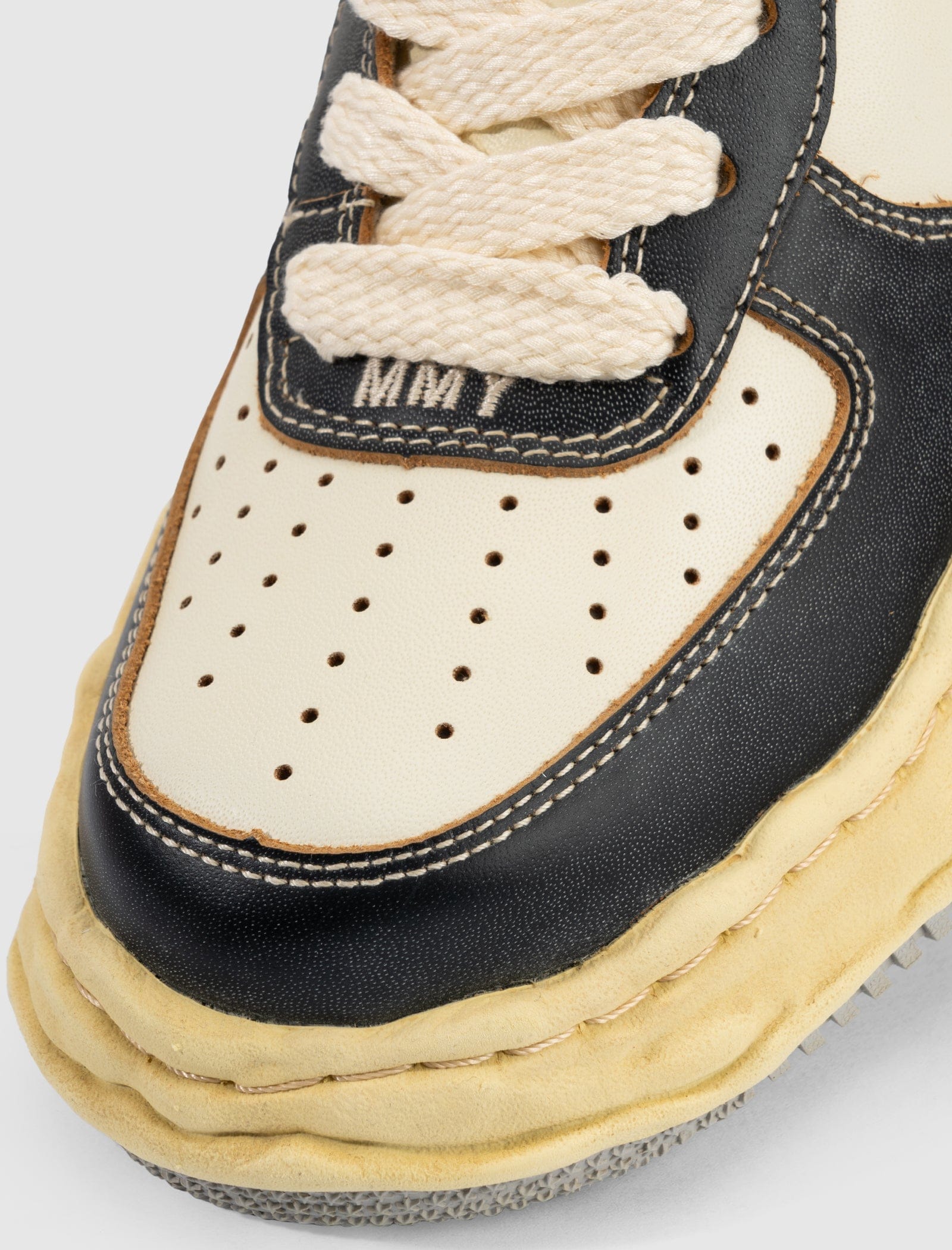 Maison Mihara Yasuhiro WAYNE LOW TOP SNEAKERS "BLACK/WHITE"