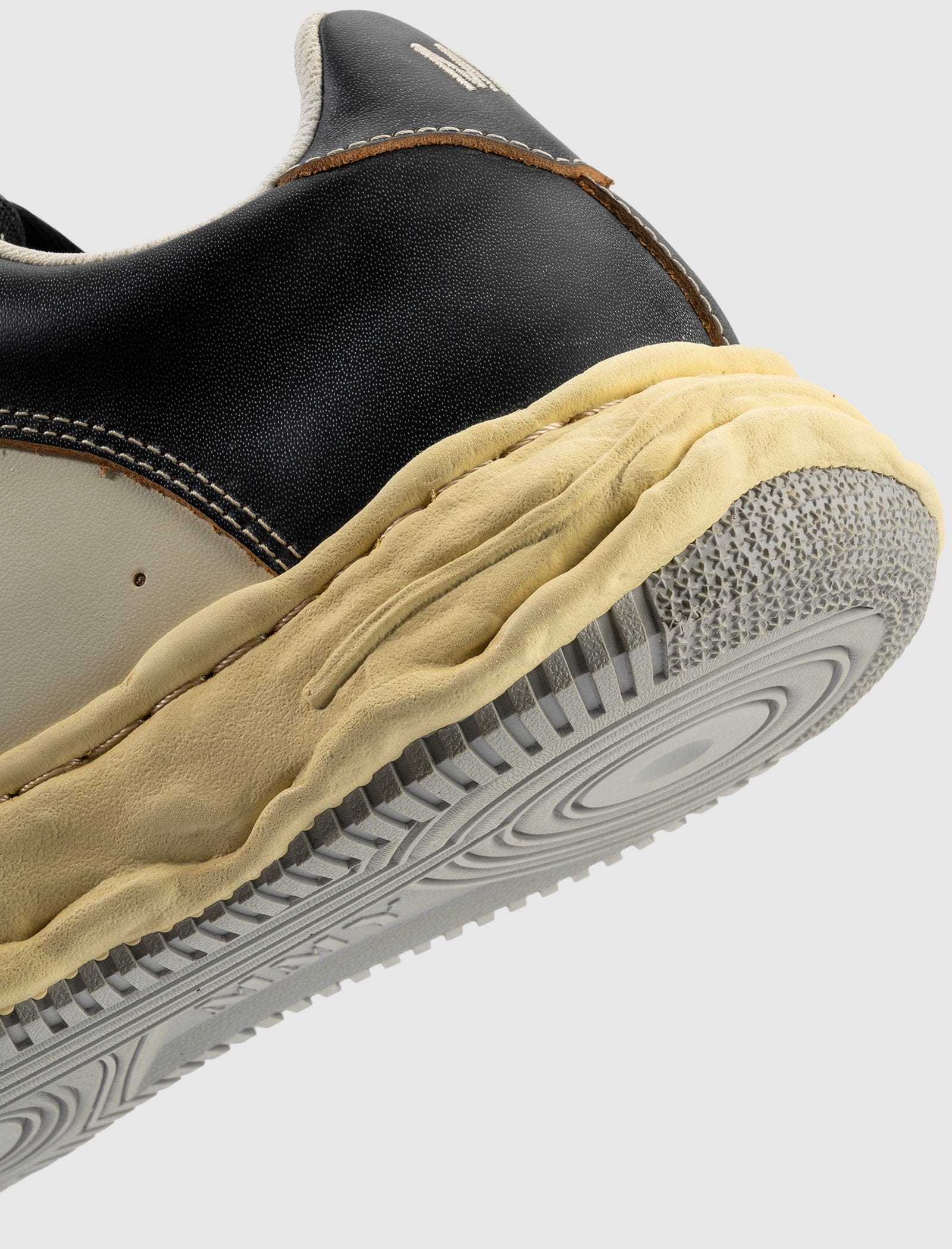 Maison Mihara Yasuhiro WAYNE LOW TOP SNEAKERS "BLACK/WHITE"