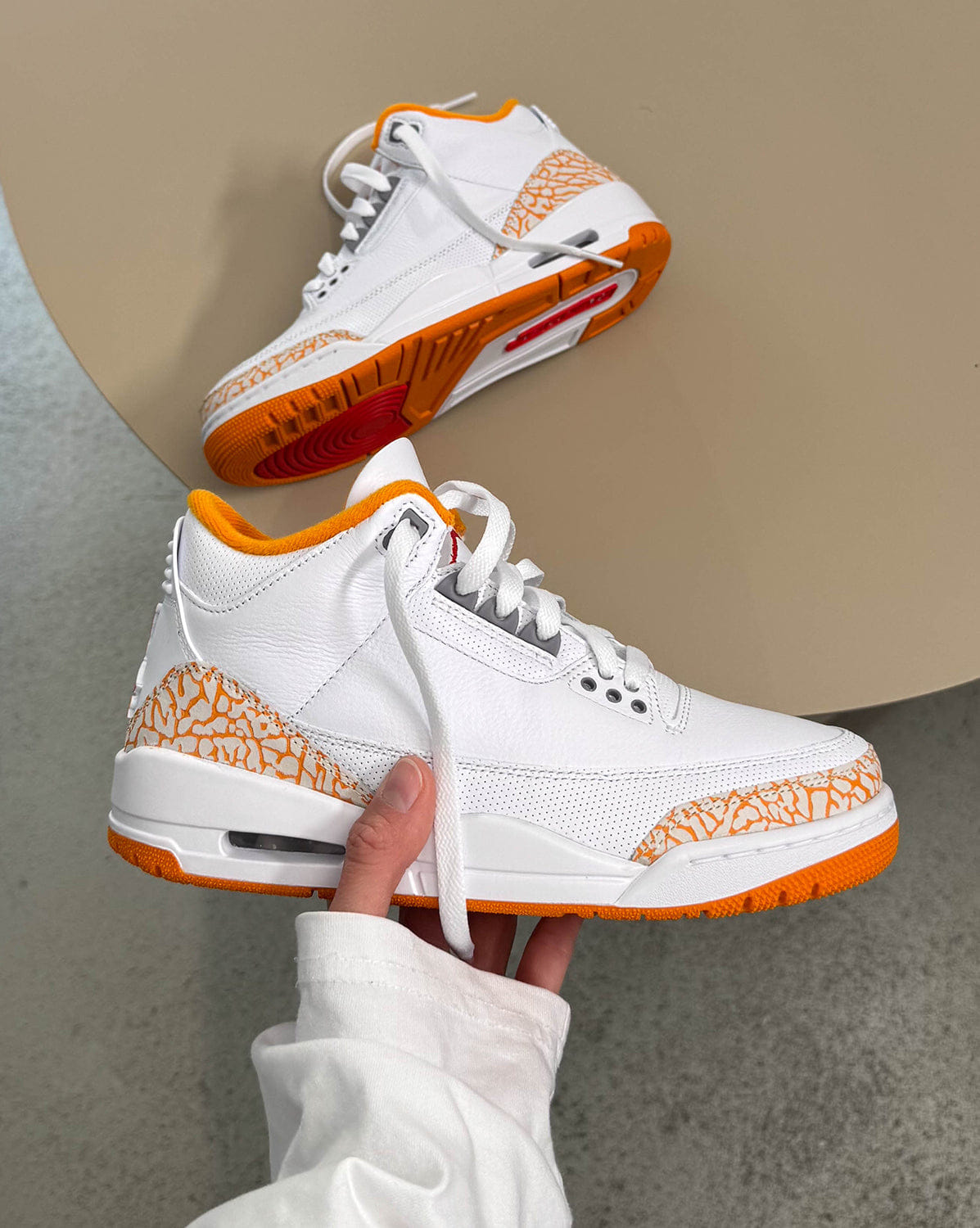 Air Jordan Nike Wmns Air Jordan 3 Retro *White and Orange Peel*