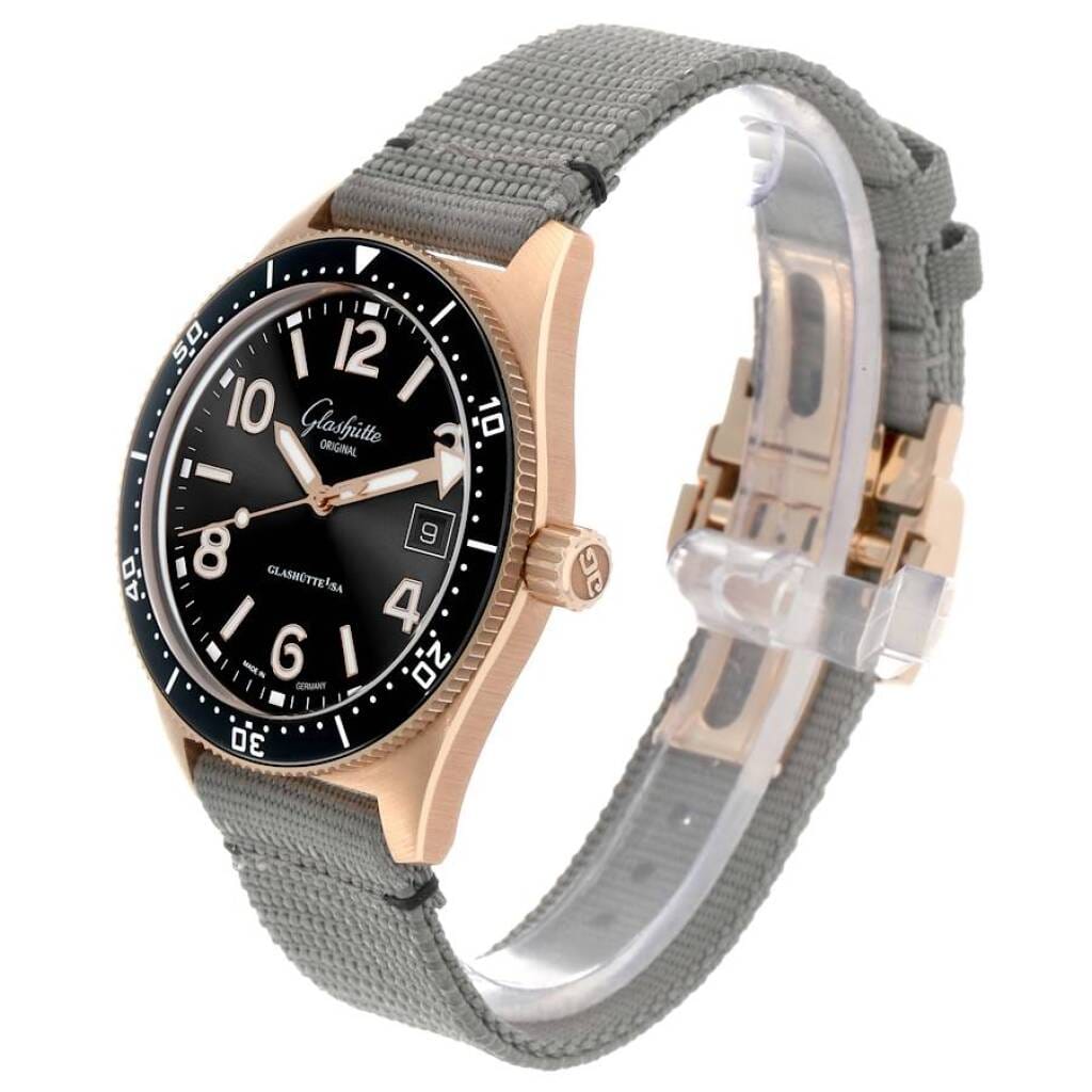 SeaQ (Reference 1-39-11-17-91-34). A 39.5mm rose gold automatic wristwatch with date. 2022