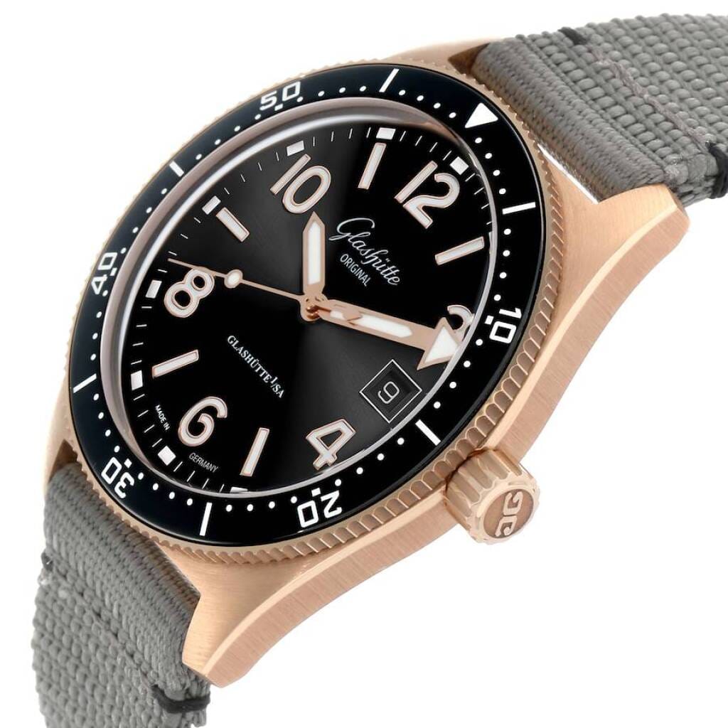 SeaQ (Reference 1-39-11-17-91-34). A 39.5mm rose gold automatic wristwatch with date. 2022