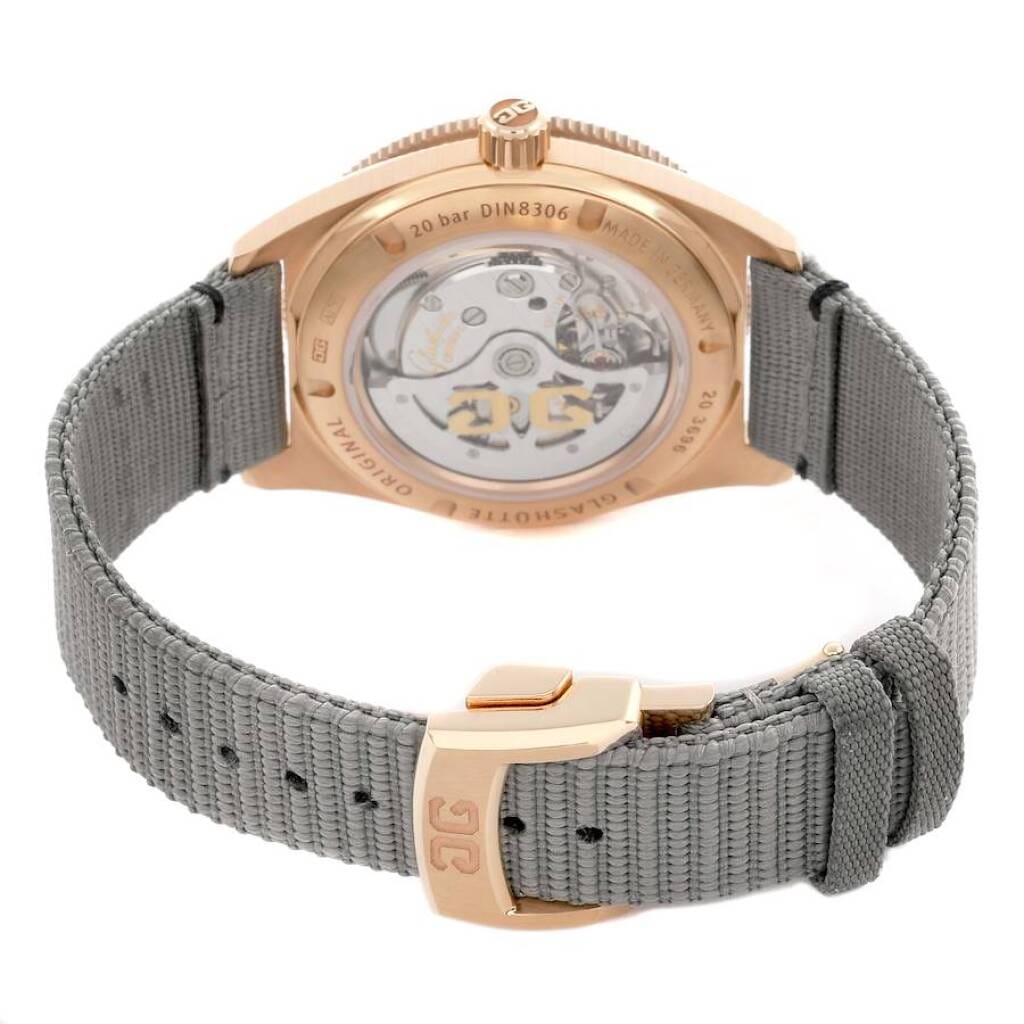 SeaQ (Reference 1-39-11-17-91-34). A 39.5mm rose gold automatic wristwatch with date. 2022