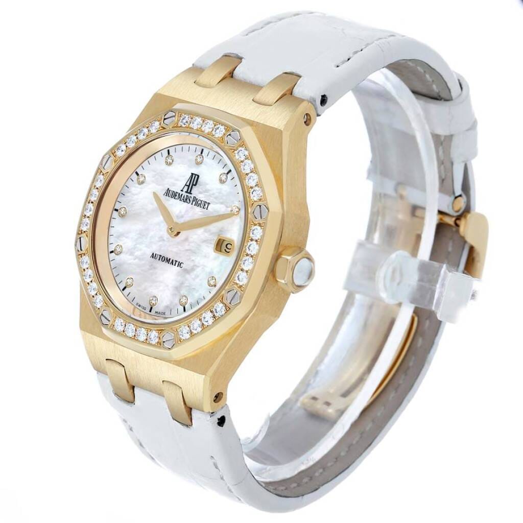 Lady Royal Oak (Reference 77321). A 33mm yellow gold diamond-set quartz wristwatch with date.