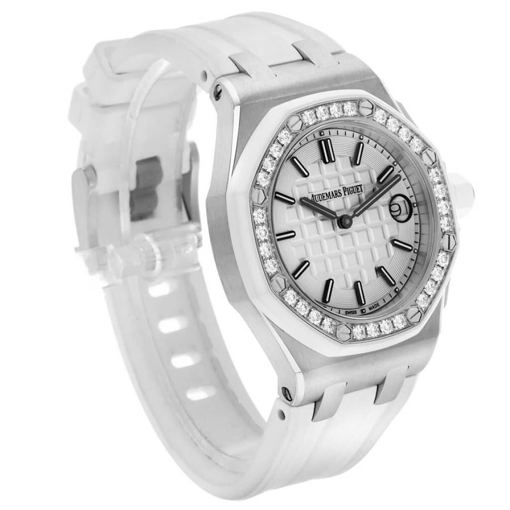 Royal Oak Offshore (Reference 67540SK.ZZ.A010CA.01). A 37mm stainless steel diamond-set automatic wristwatch with date.