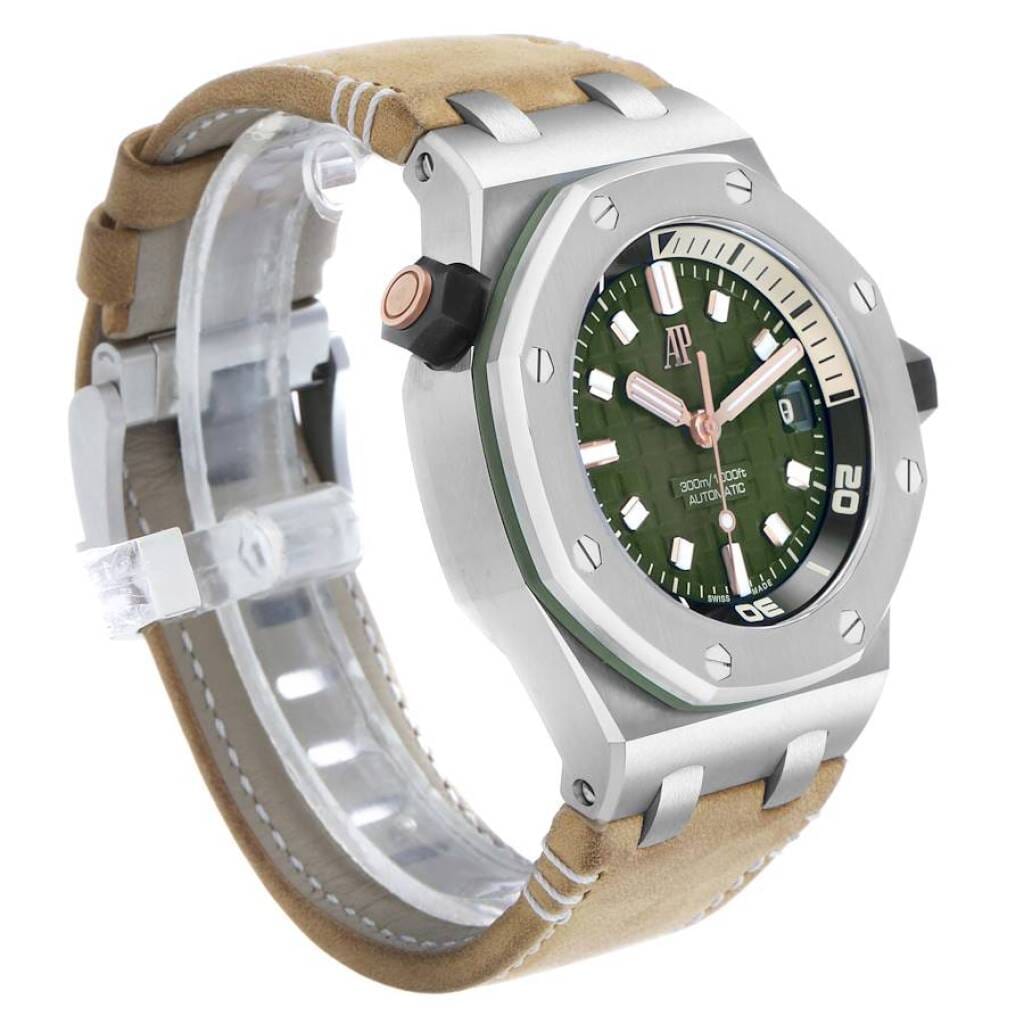 Royal Oak Offshore Diver (Reference 15720ST). A 42mm stainless steel automatic wristwatch with date.
