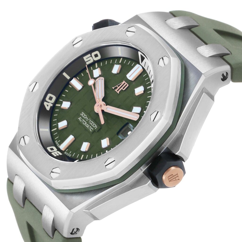 Royal Oak Offshore Diver (Reference 15720ST). A 42mm stainless steel automatic wristwatch with date.