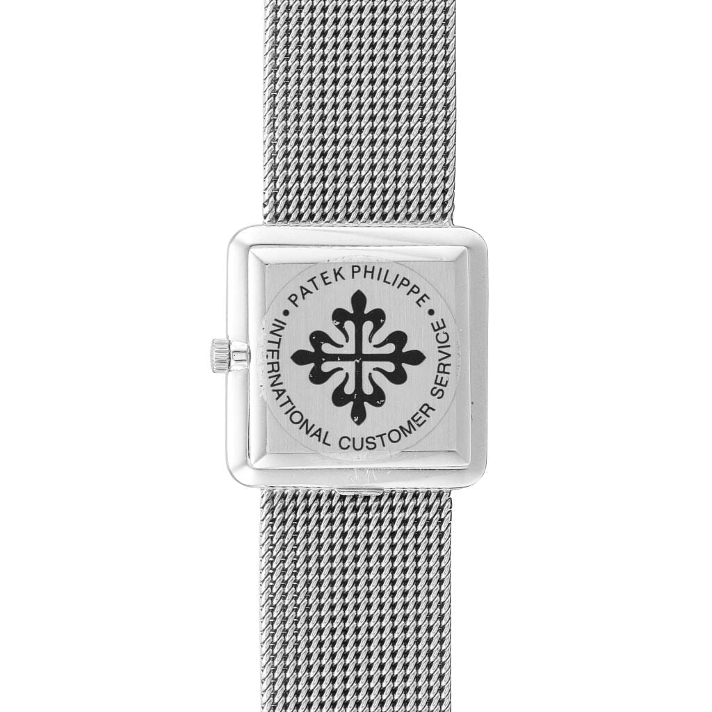Calatrava (Reference 4222). A white gold mechanical bracelet watch. Circa 1970