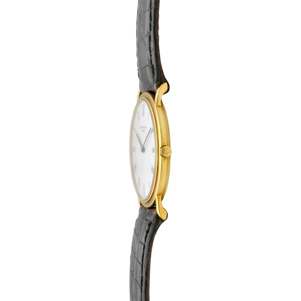 Calatrava (Reference 3520). A 32mm yellow gold manual wind wristwatch. 1990