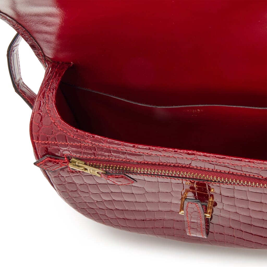 Vintage Rouge Vif Shiny Porosus Crocodile Balle De Golf Bag Gold Hardware, 1980s