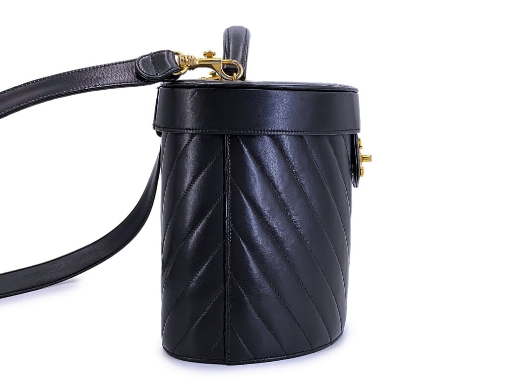 Vintage Black Chevron Quilted Lambskin Round Vanity Case Gold Hardware, 1991-1994