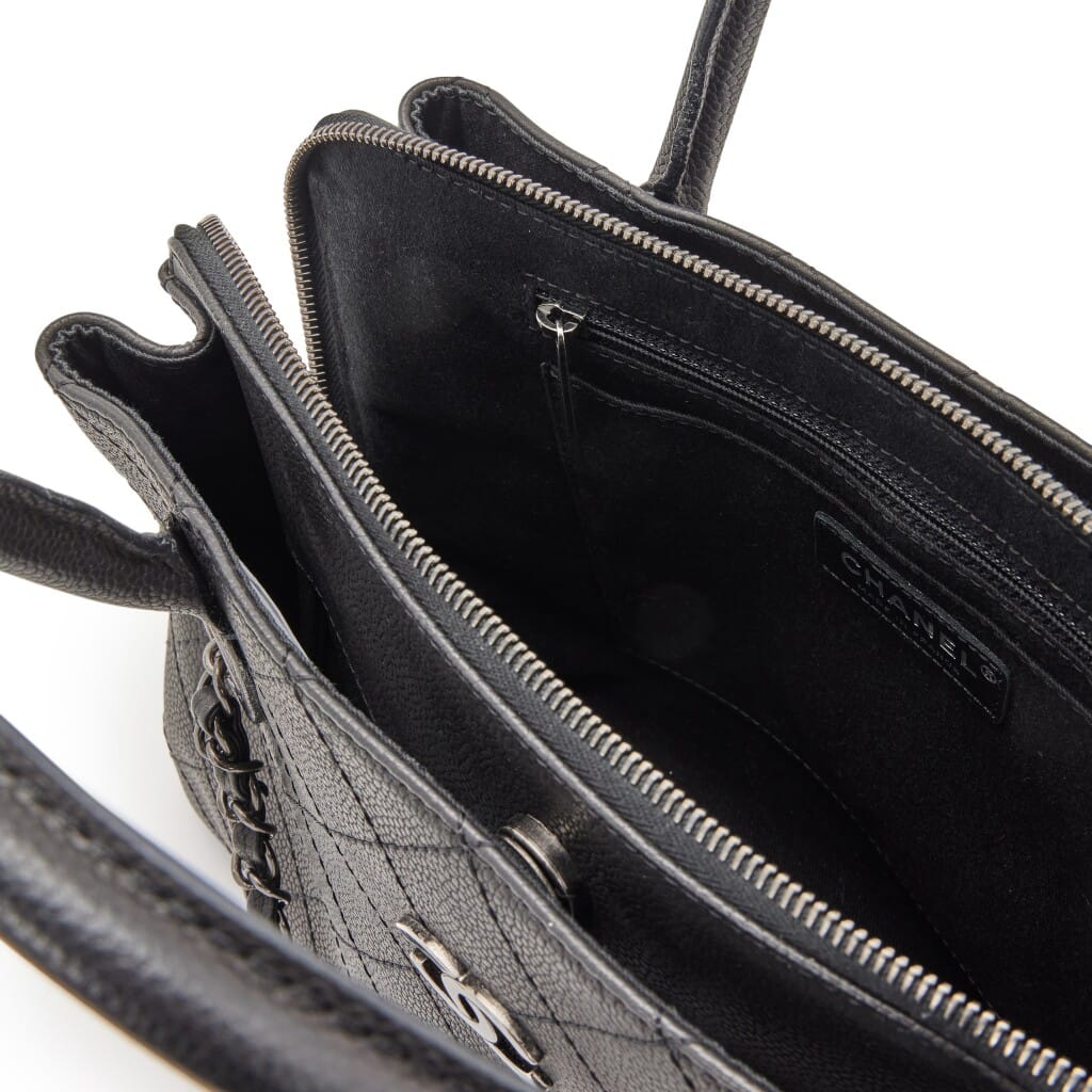 Black Quilted Urban Shopping Tote Silver Hardware, 2017