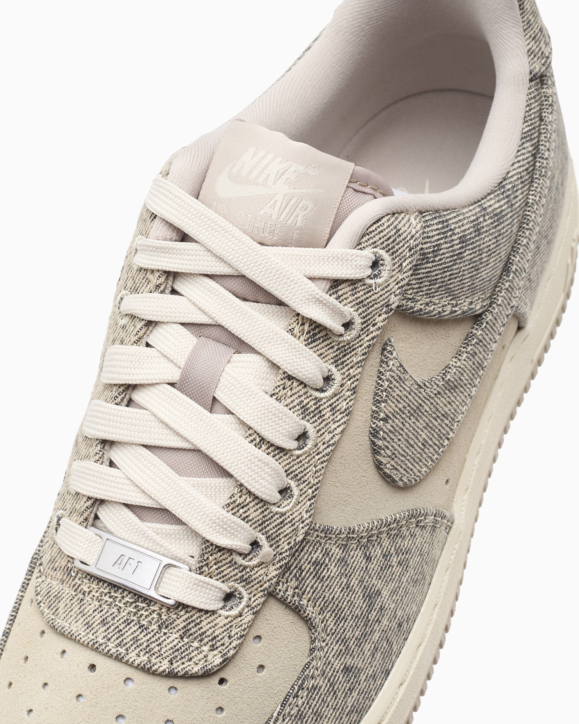 Nike Air Force 1 '07 LV8 Desert Denim