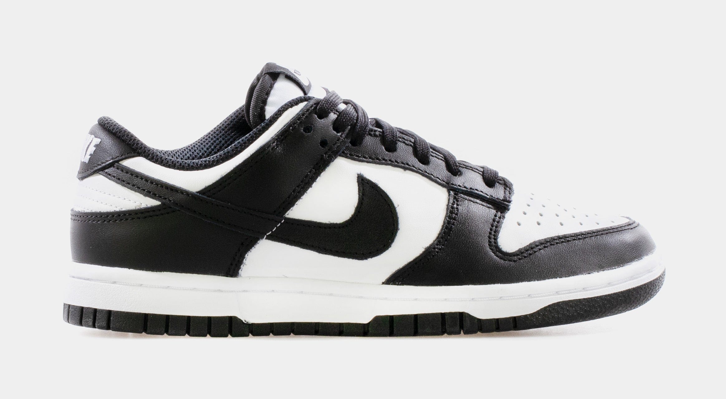 Nike Dunk Low Retro Womens Lifestyle Shoes (Black/White)