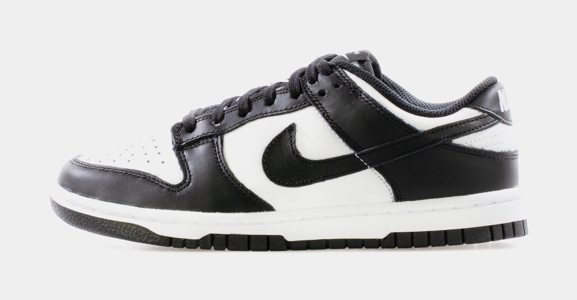 Nike Dunk Low Retro Womens Lifestyle Shoes (Black/White)