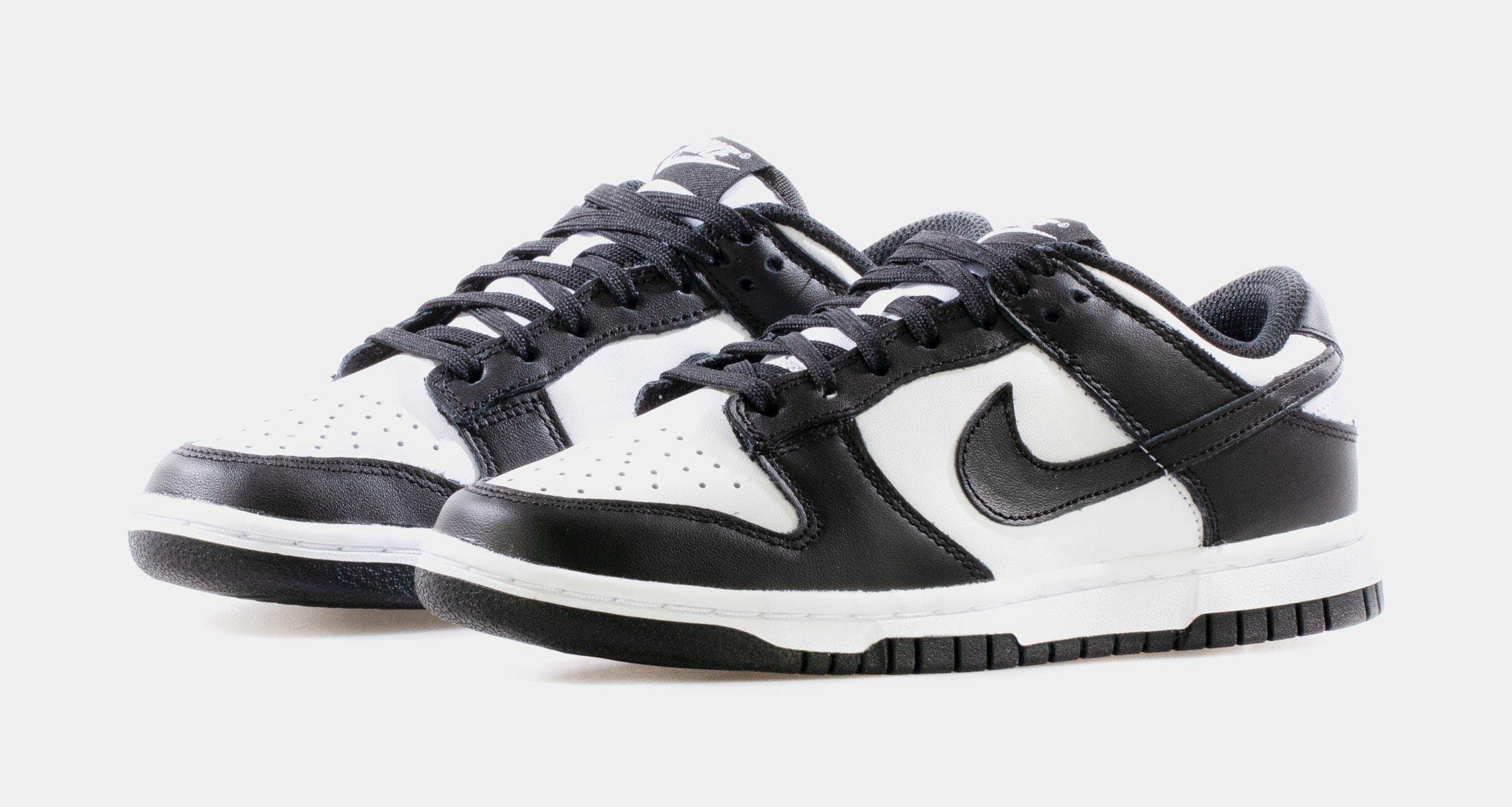 Nike Dunk Low Retro Womens Lifestyle Shoes (Black/White)
