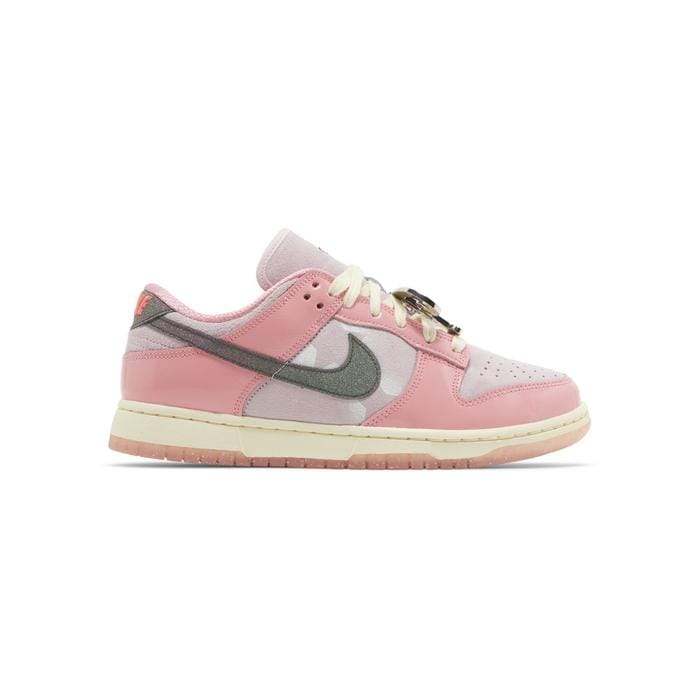Nike Wmns Dunk Low LX Barbie