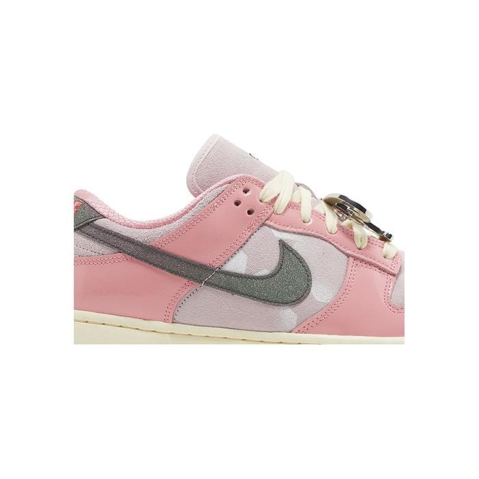 Nike Wmns Dunk Low LX Barbie