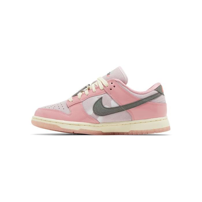Nike Wmns Dunk Low LX Barbie