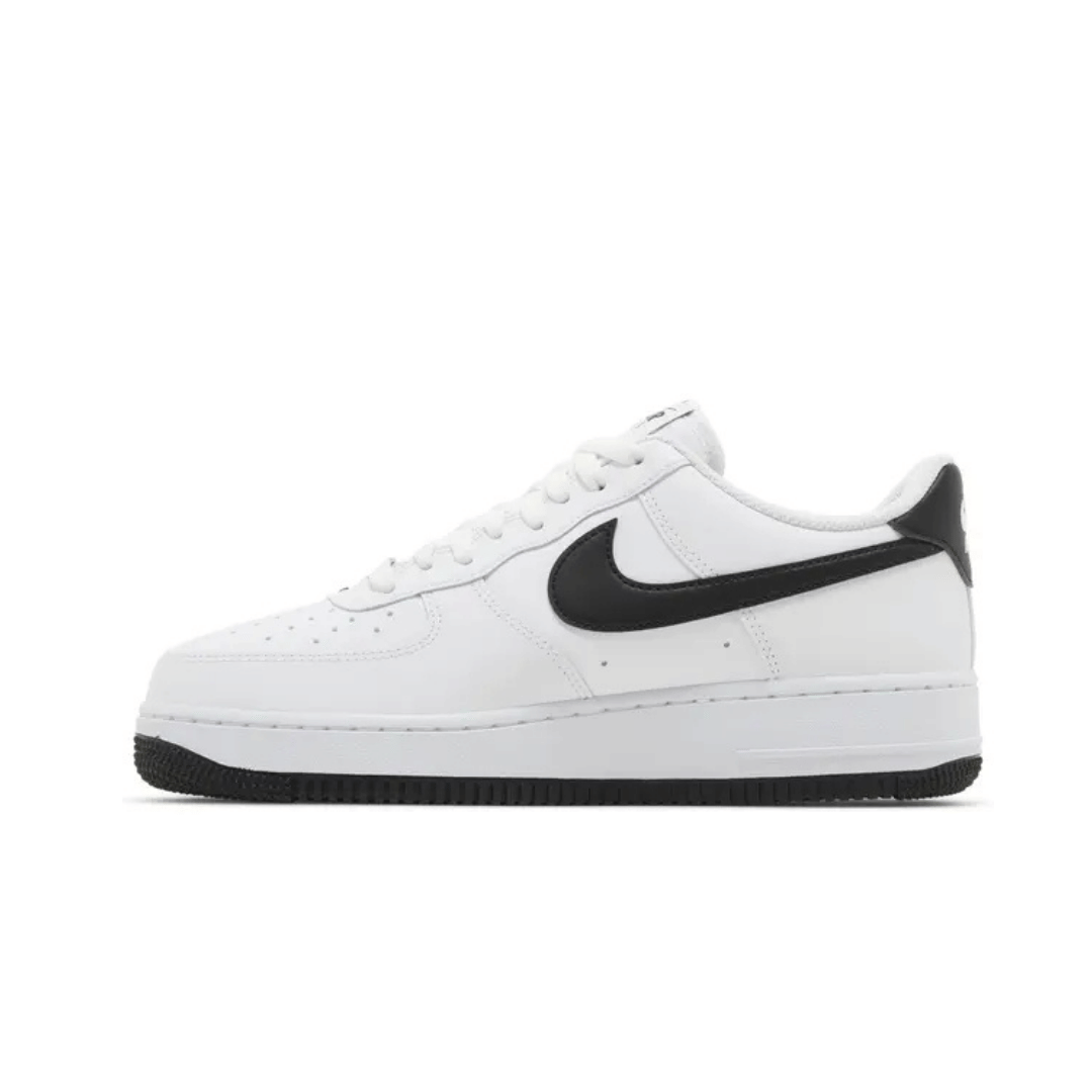 Nike Air Force 1 '07 White Black Outsole