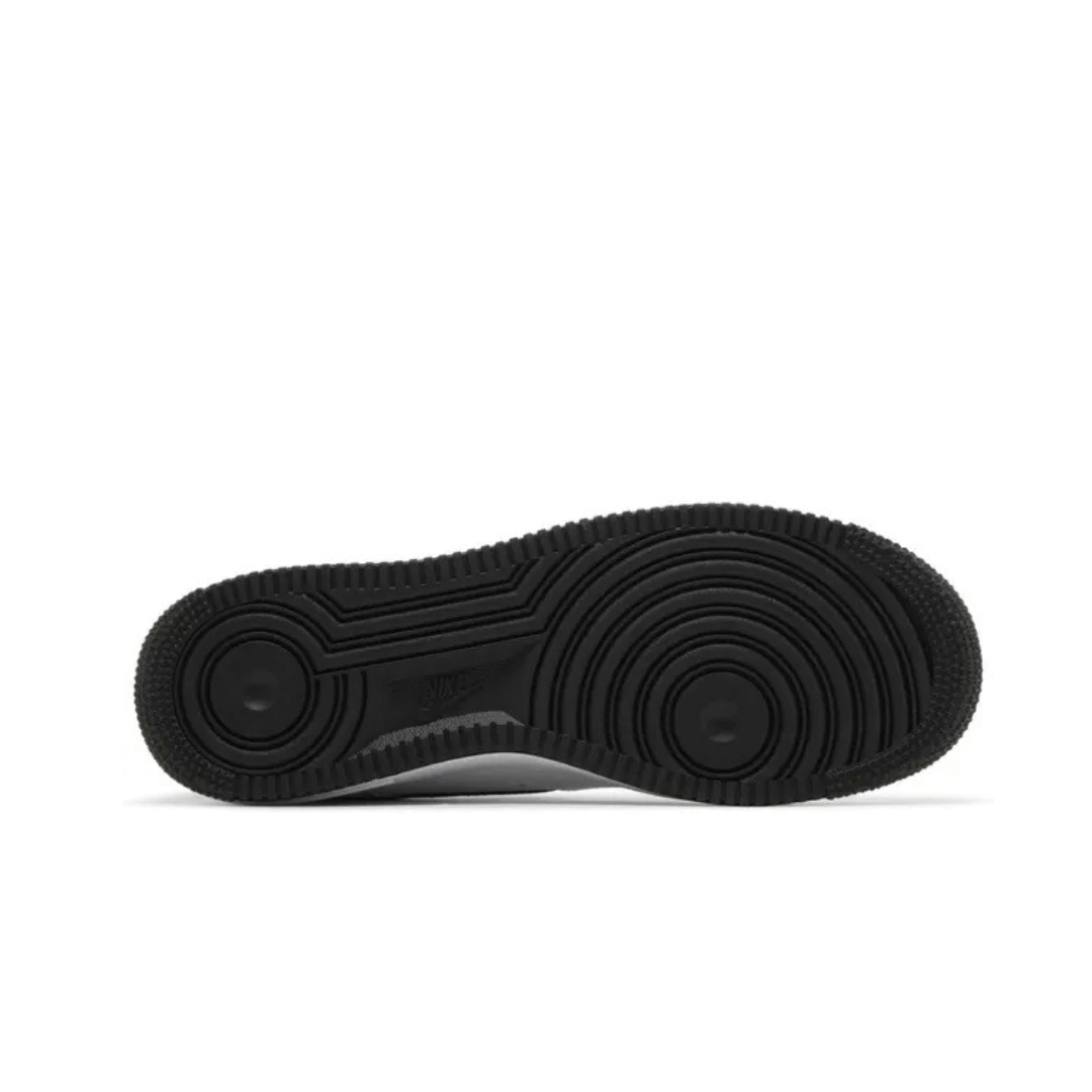Nike Air Force 1 '07 White Black Outsole