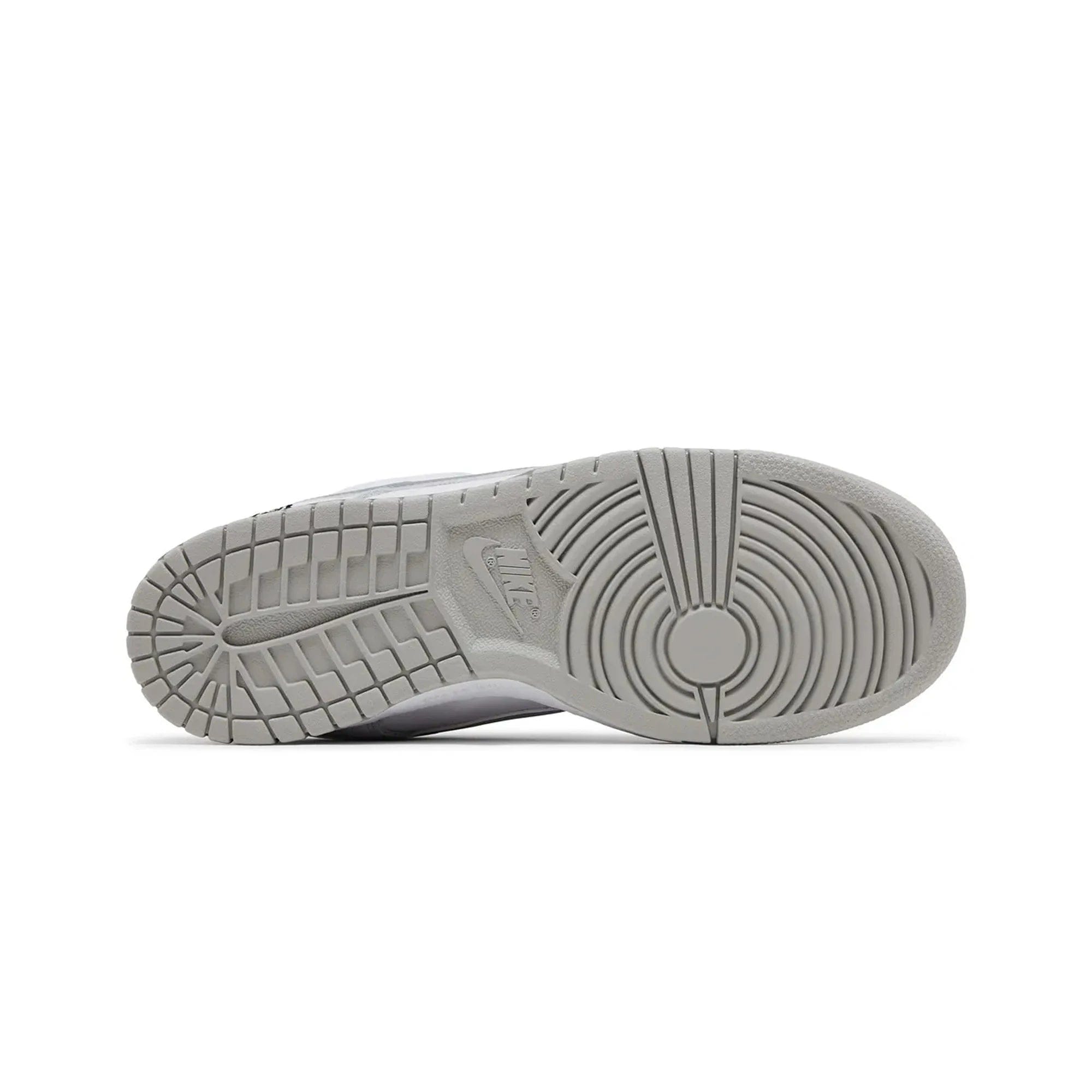 Nike SB Dunk Low Supreme 94 White Metallic Silver (2025)