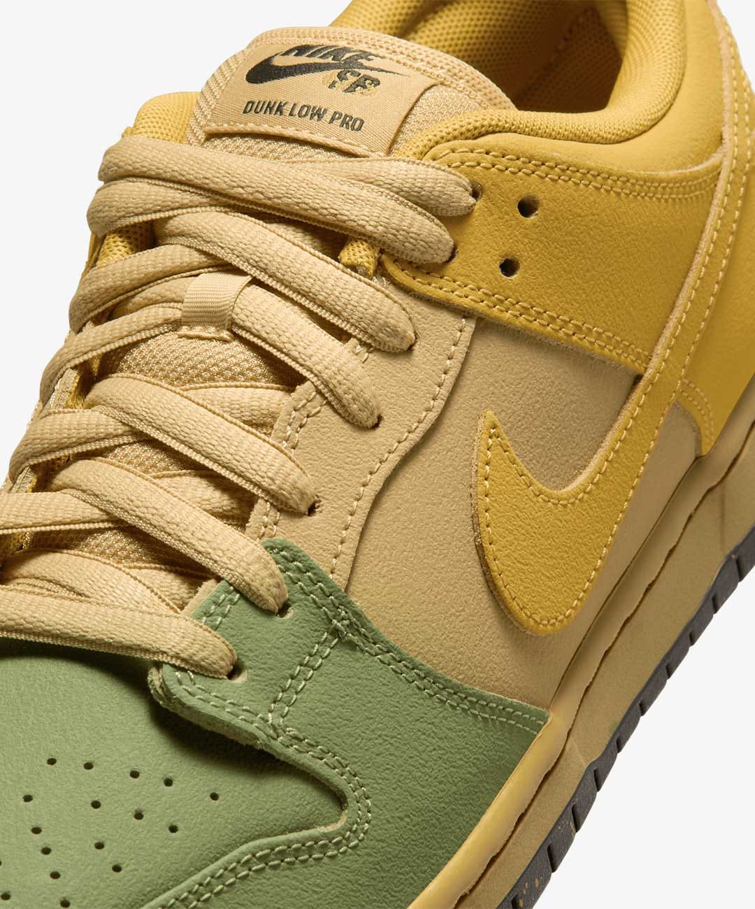 NIKE | SB DUNK LOW PRO { SAFFRON QUARTZ/SAFFRON QUARTZ - PEAR