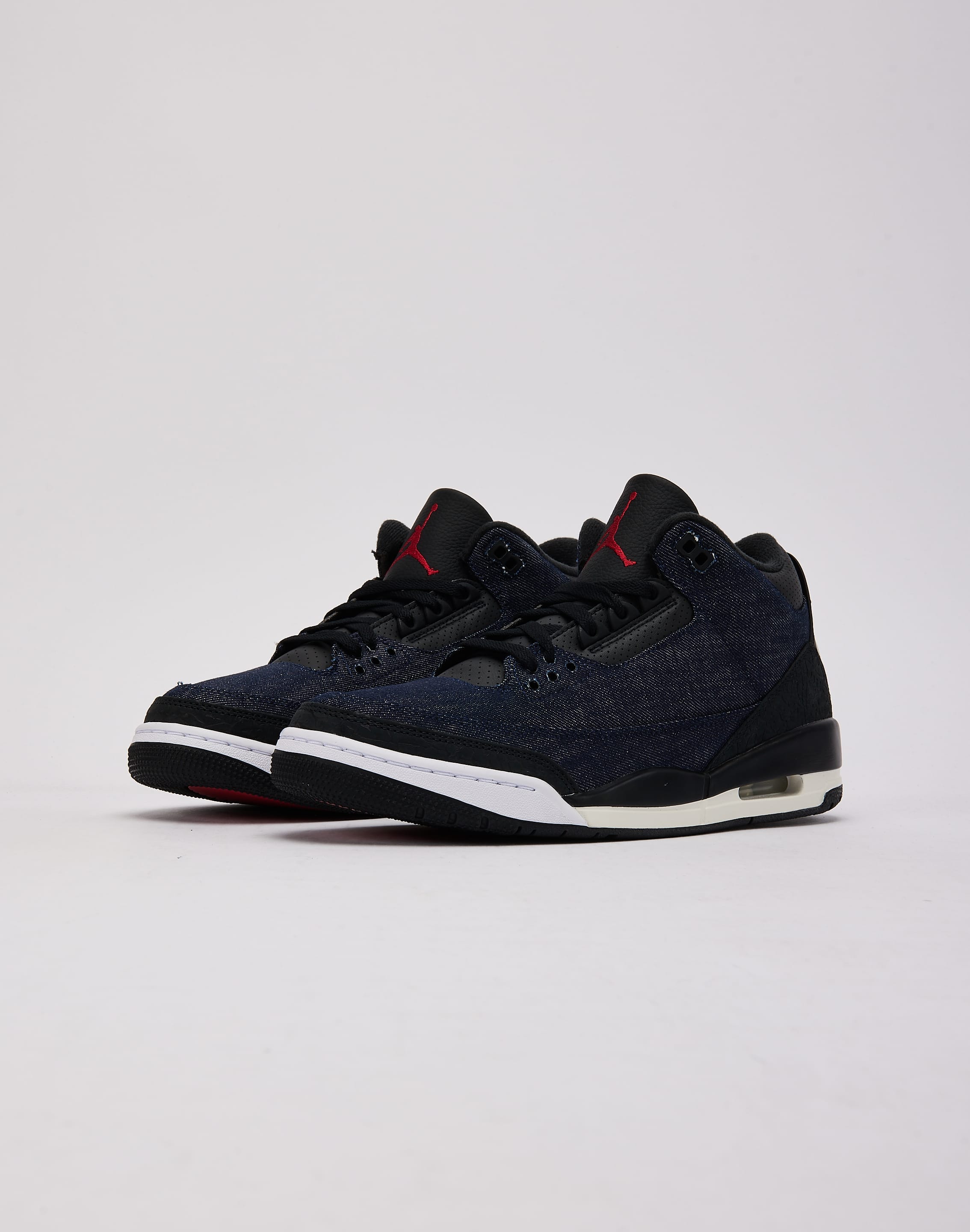 Air Jordan Jordan Air Jordan 3 Retro x Levi's Indigo and Gym Red