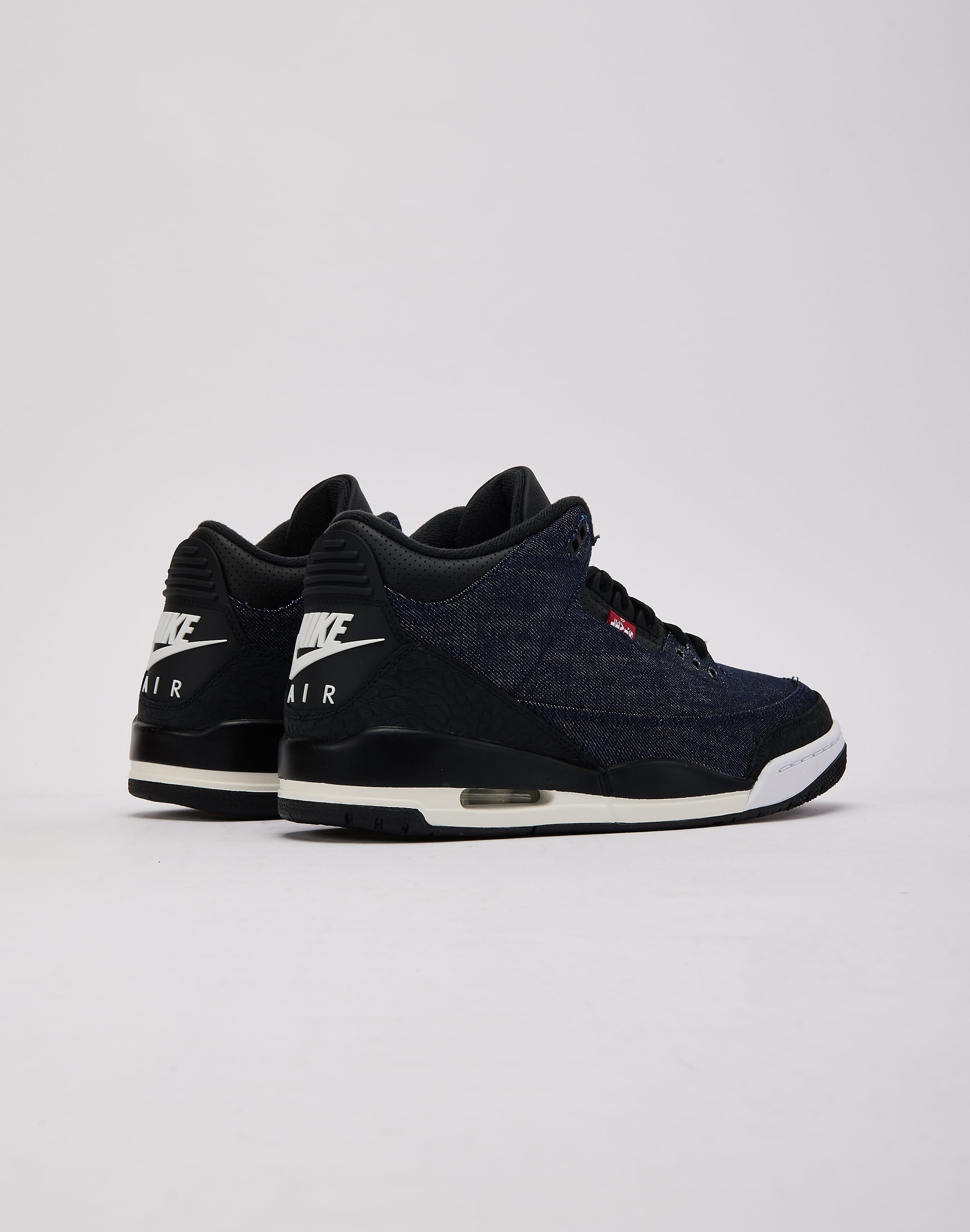 Air Jordan Jordan Air Jordan 3 Retro x Levi's Indigo and Gym Red