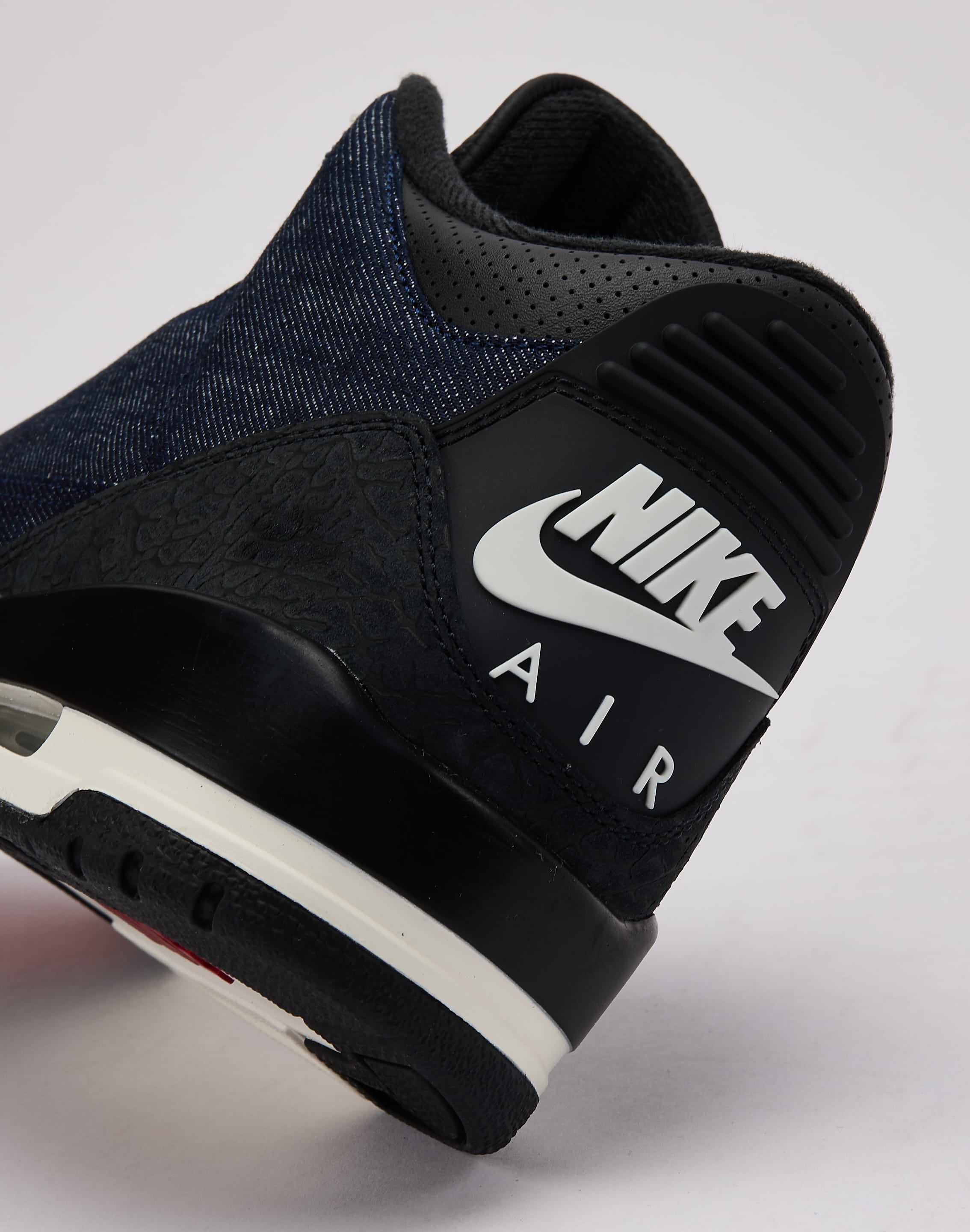 Air Jordan Jordan Air Jordan 3 Retro x Levi's Indigo and Gym Red