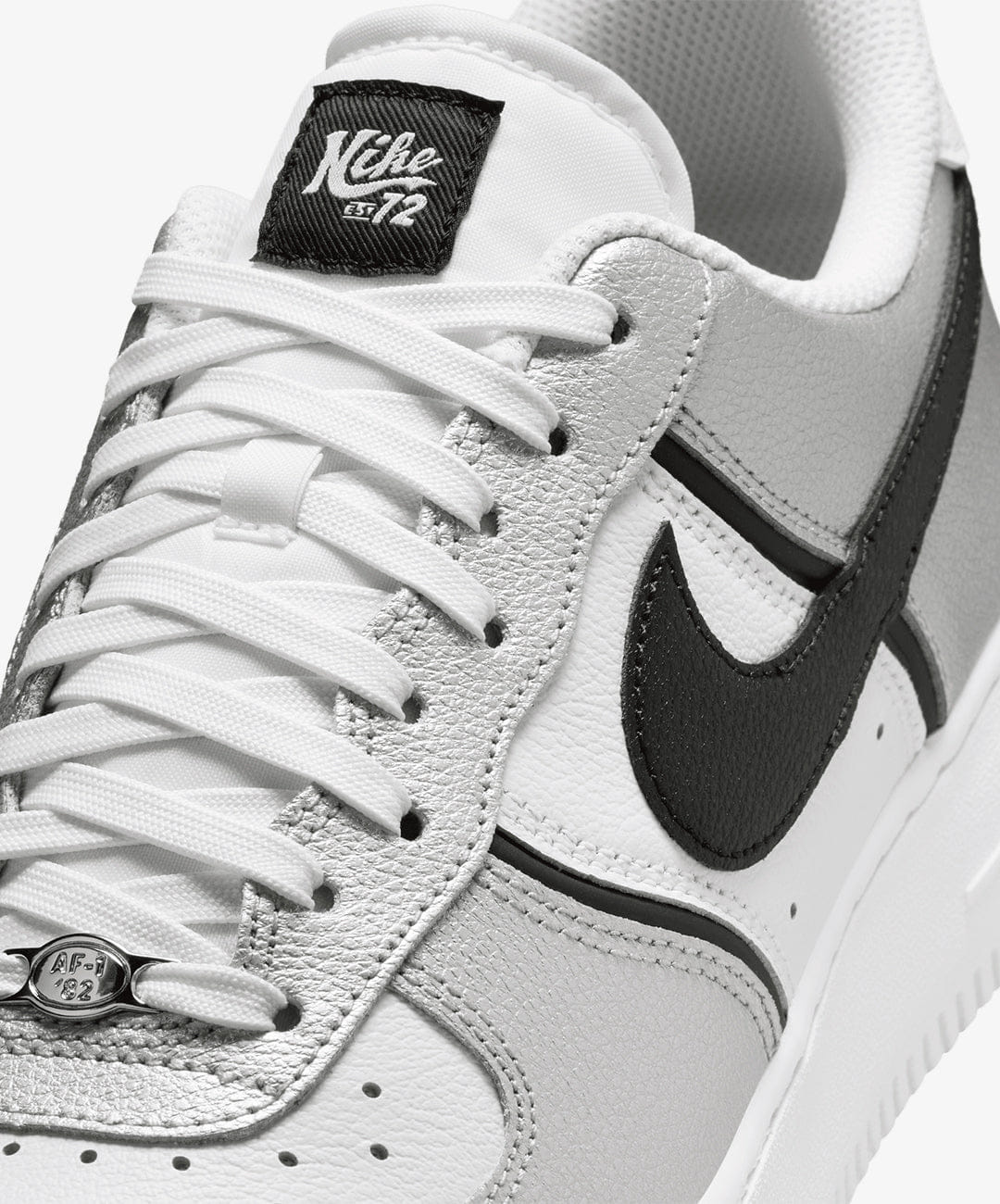 Nike | AIR FORCE 1 '07 LV8 { METALLIC SILVER/BLACK - WHITE