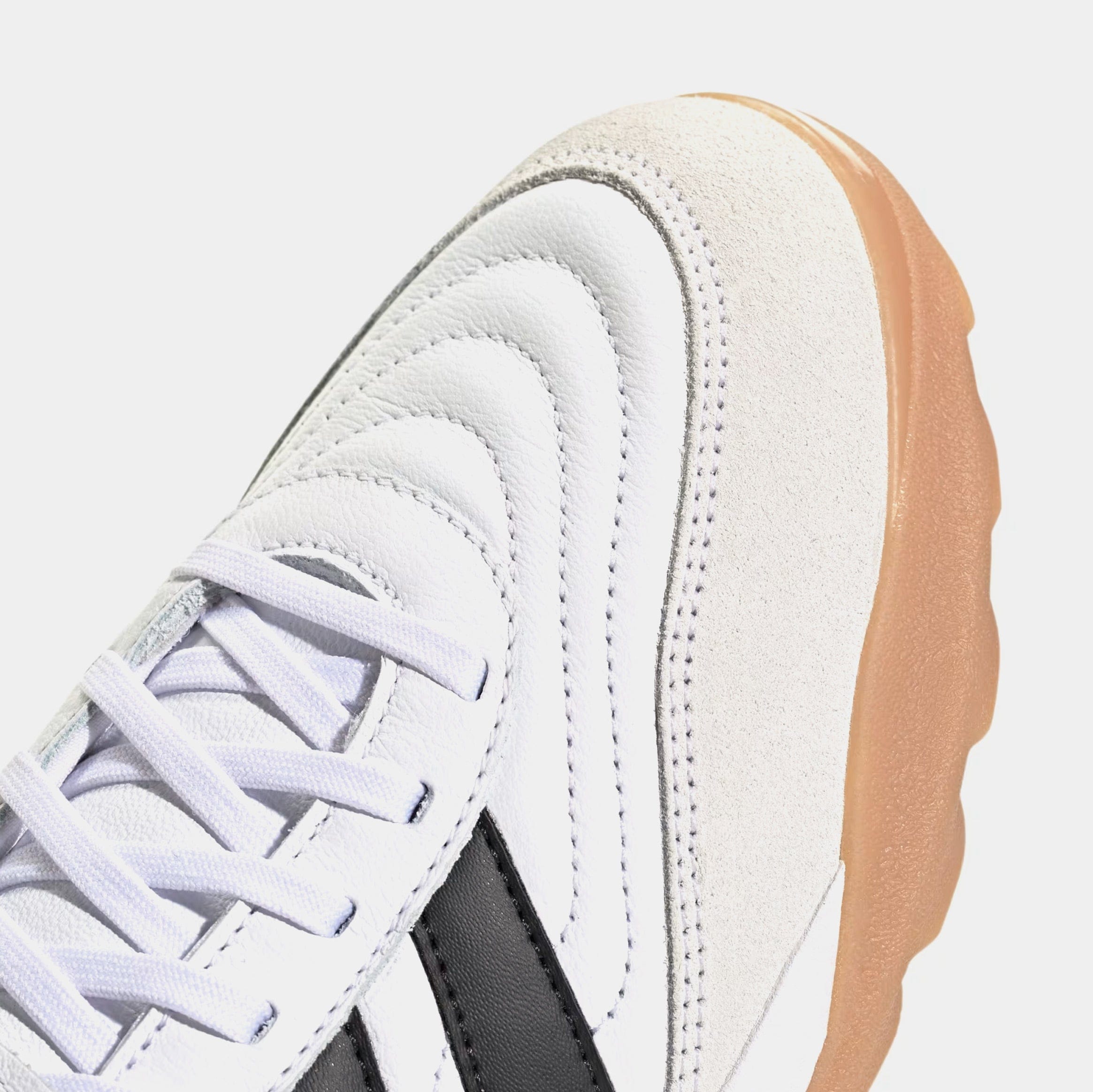 adidas Predator Turf Trainer Mens Lifestyle Shoes (Cloud White/Core Black/Gold Metallic)