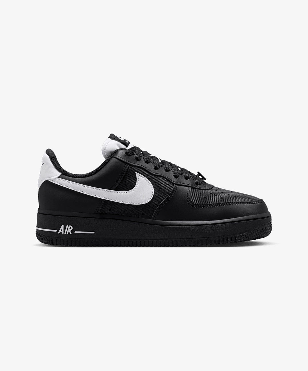 Nike | AIR FORCE 1 '07 SE { BLACK/WHITE - METALLIC SILVER