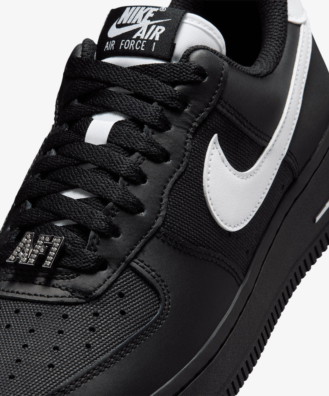Nike | AIR FORCE 1 '07 SE { BLACK/WHITE - METALLIC SILVER