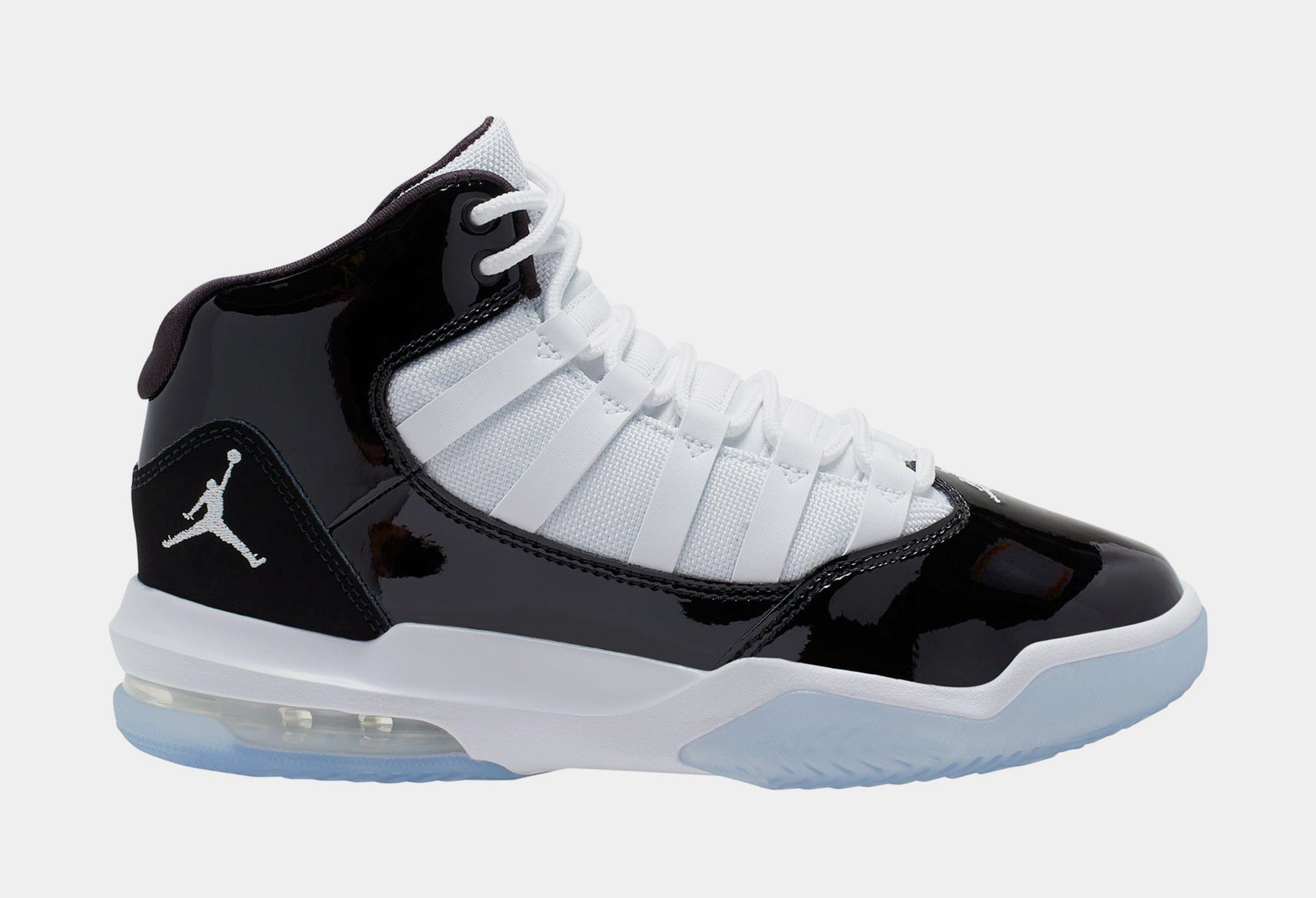 Air Jordan Max Aura Black White Grade School Lifestyle Shoes (Black/White)