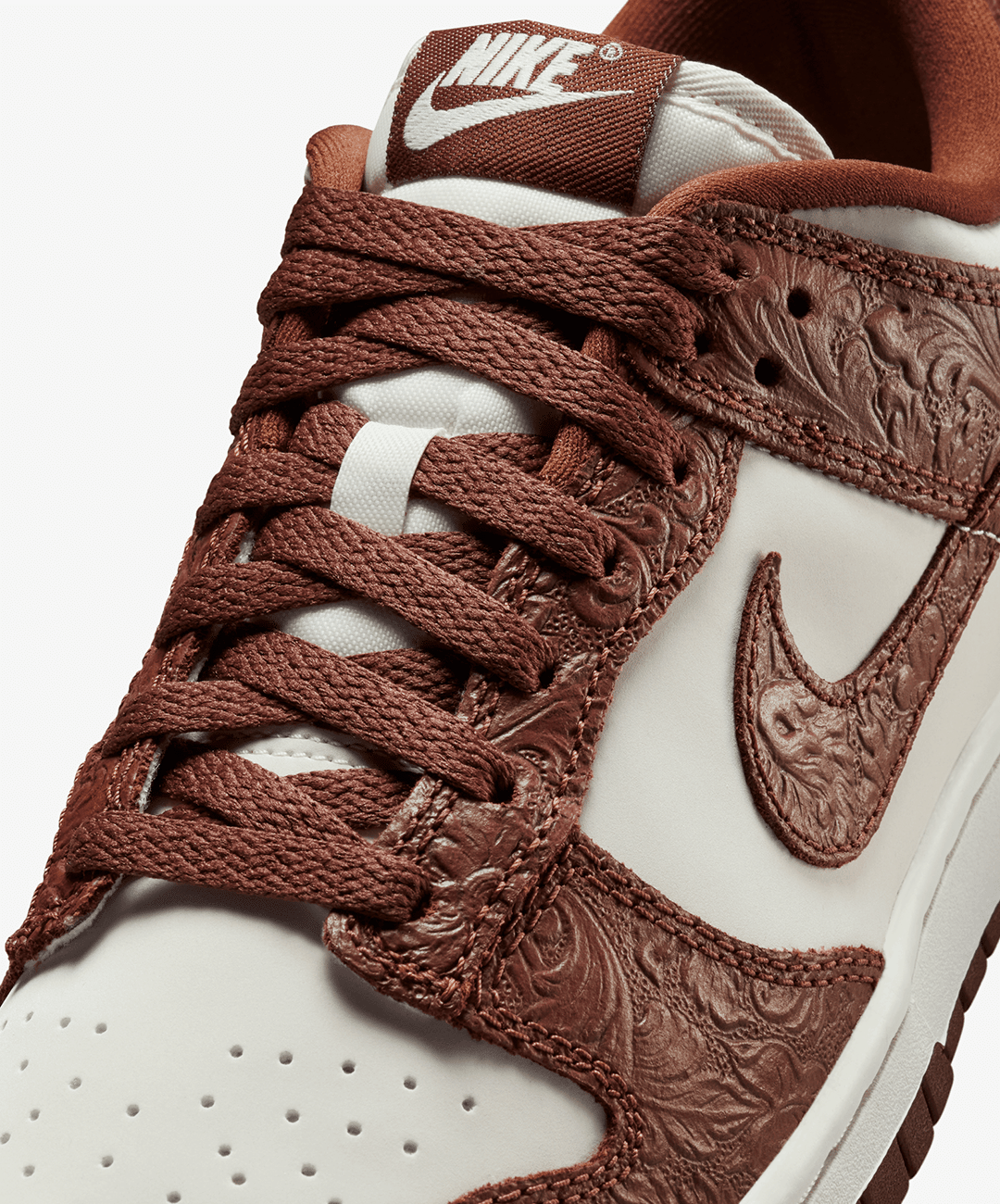 NIKE | DUNK LOW { SAIL/FAUNA BROWN - SAIL - METALLIC GOLD