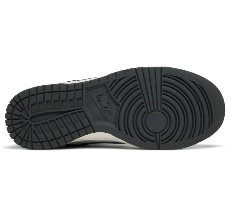 Nike Women's Nike Dunk Low (Light Smoke Grey)