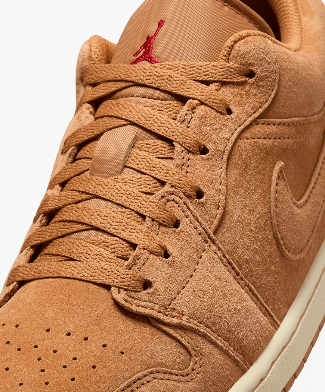 Air Jordan JORDAN | AIR JORDAN 1 LOW SE { FLAX/FLAX - VARSITY RED - MUSLIN
